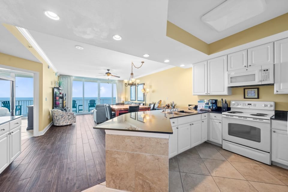 9 San Carlos 1406 Kitchen
