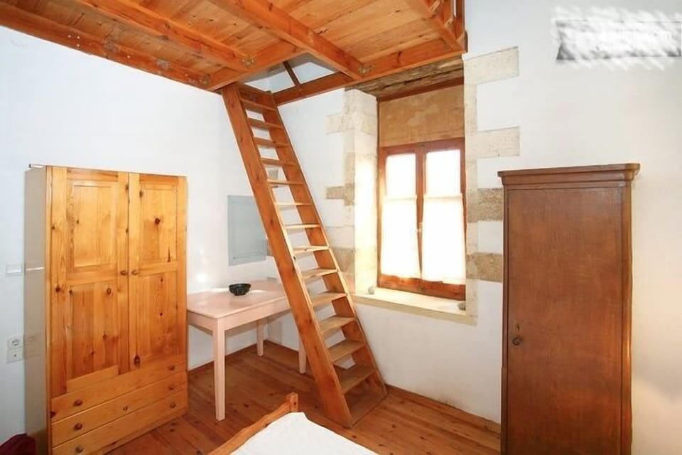 stairs to gallery from large bedroom