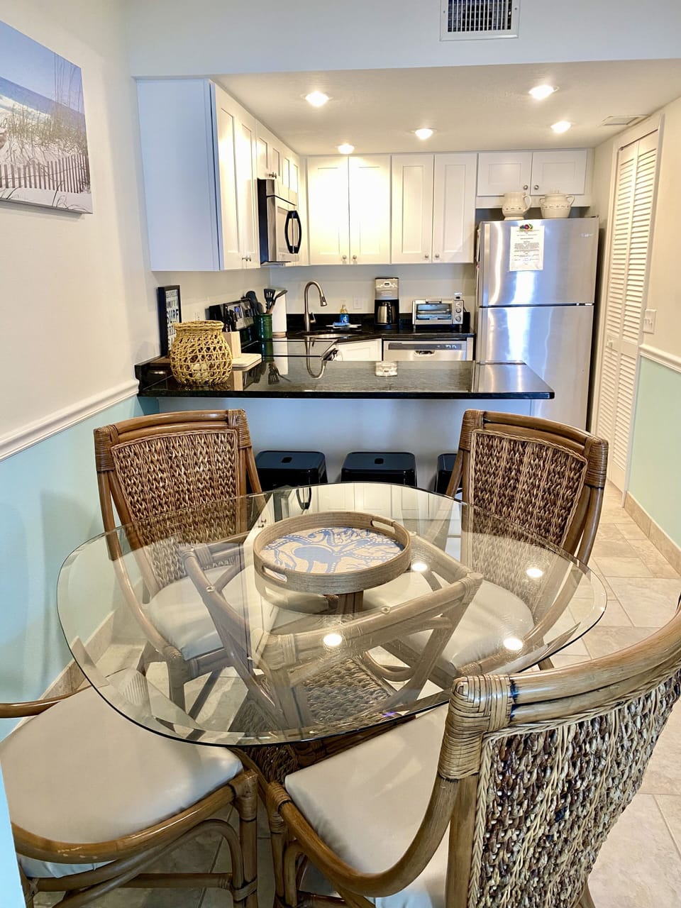 Seating for 6, including the bar stools
