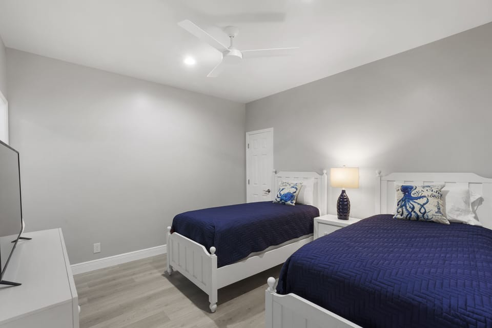 Twin bedroom with shared bathroom, 43" flat screen smart TV