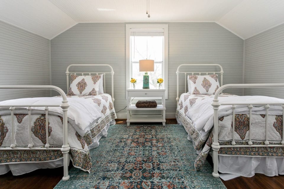 Upstairs twin bedroom