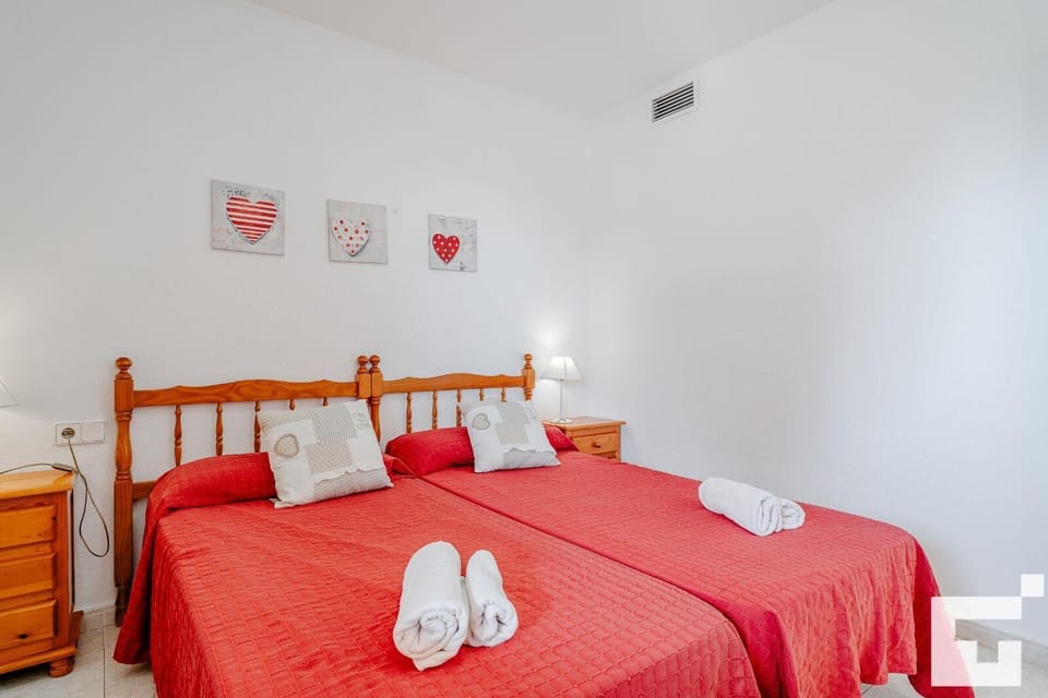Bedroom with two single beds