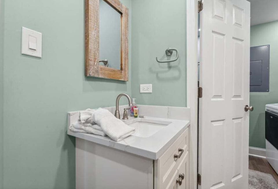 26-custom-22400-front-beach-rd-58