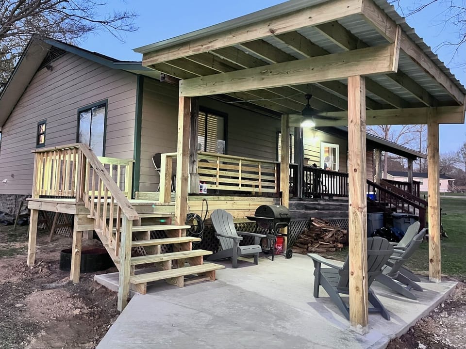 Back porch and new grill patio with charcoal grill for your use. 