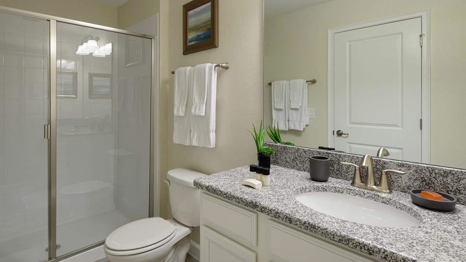 King Suite Bathroom Upstairs
(Bed 6)
Shower