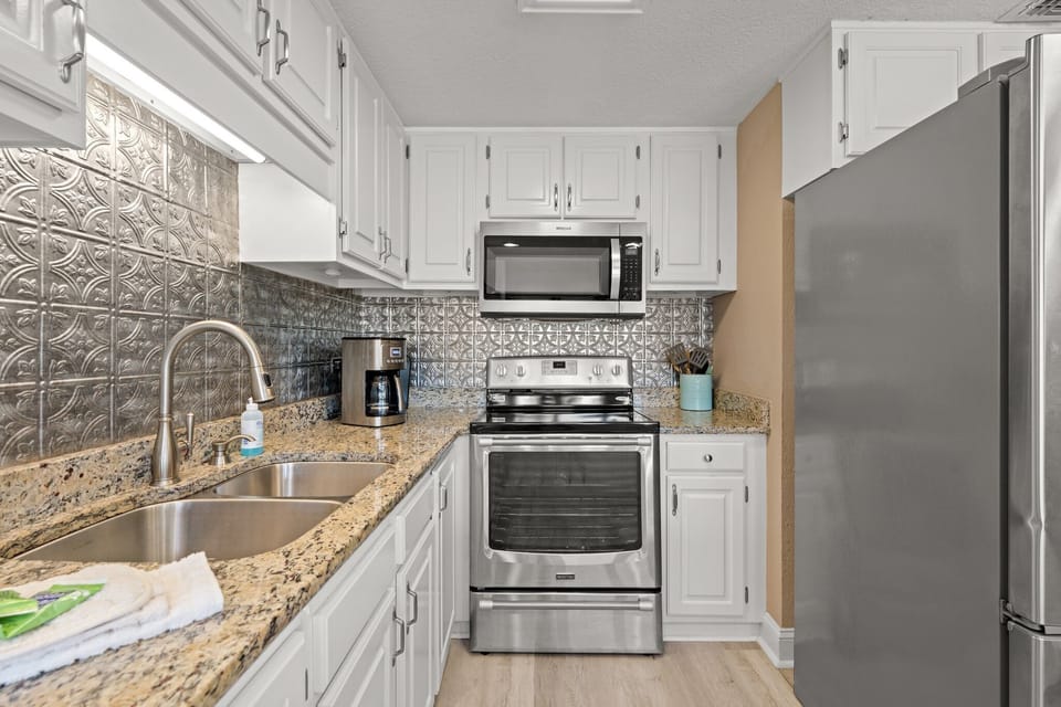 12-web-or-mls-22400-front-beach-rd-36