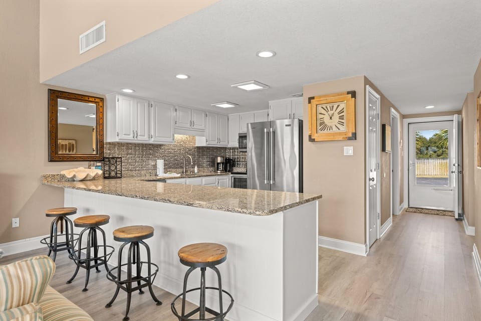 14-web-or-mls-22400-front-beach-rd-36