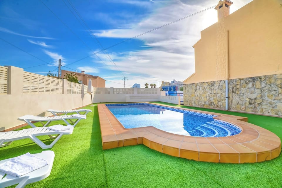 Holiday villa with private pool located in Calpe (Costa Blanca) for 8 people, with four bedrooms and three bathrooms distributed over two floors.INTERIOR: The GROUND FLOOR is closed and uninhabited during the rental. THE HIGH FLOOR: It is accessed by external stairs through the covered terrace with access to the large dining room and living room with SAT / tdt TV. It also has a separate kitchen with fully equipped gas fires. A room with a washing machine. There are two large bedrooms with 2 single beds each. A separate bathroom with shower. And two large bedrooms with a double bed each. Apart there is a toilet. The living room and all bedrooms are equipped with air conditioning.EXTERIOR: Nice 8x4 pool (1m min. and 1.70m max.) area with Roman stairs, covered construction barbecue and an outdoor shower. There is also a bathroom with shower. Parking on the plot for 2 vehicles.LOCATION: The villa is located in a privileged area called "Benicolada" near the center of Calpe 600 m as well as the sandy beach 1.3 km. The nearest supermarket is only 600 meters from the house.OBSERVATION: Free WiFi. Pets are allowed up to 12 kg with supplement.