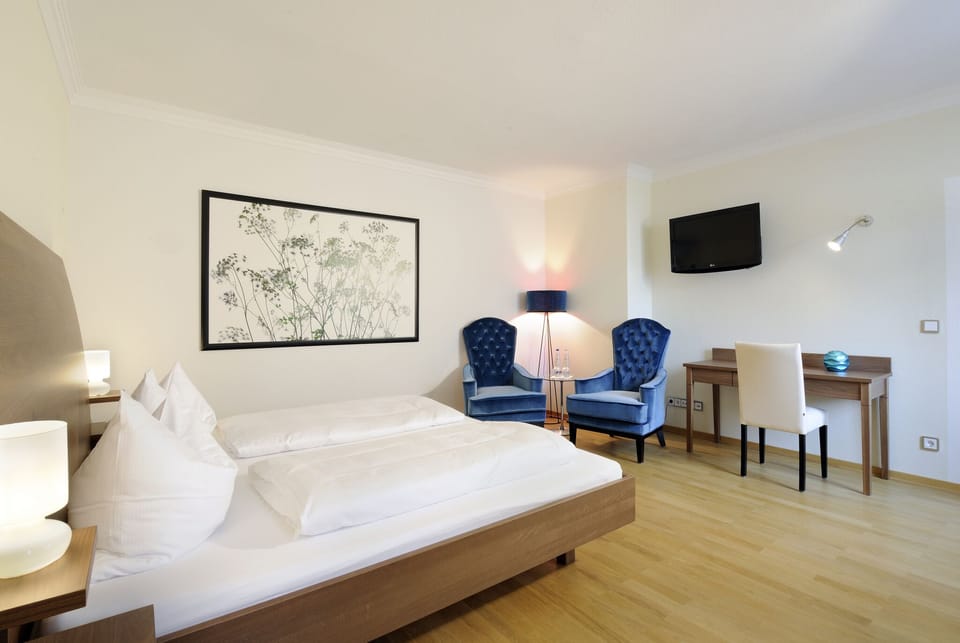 Premium bedding, minibar, in-room safe, desk