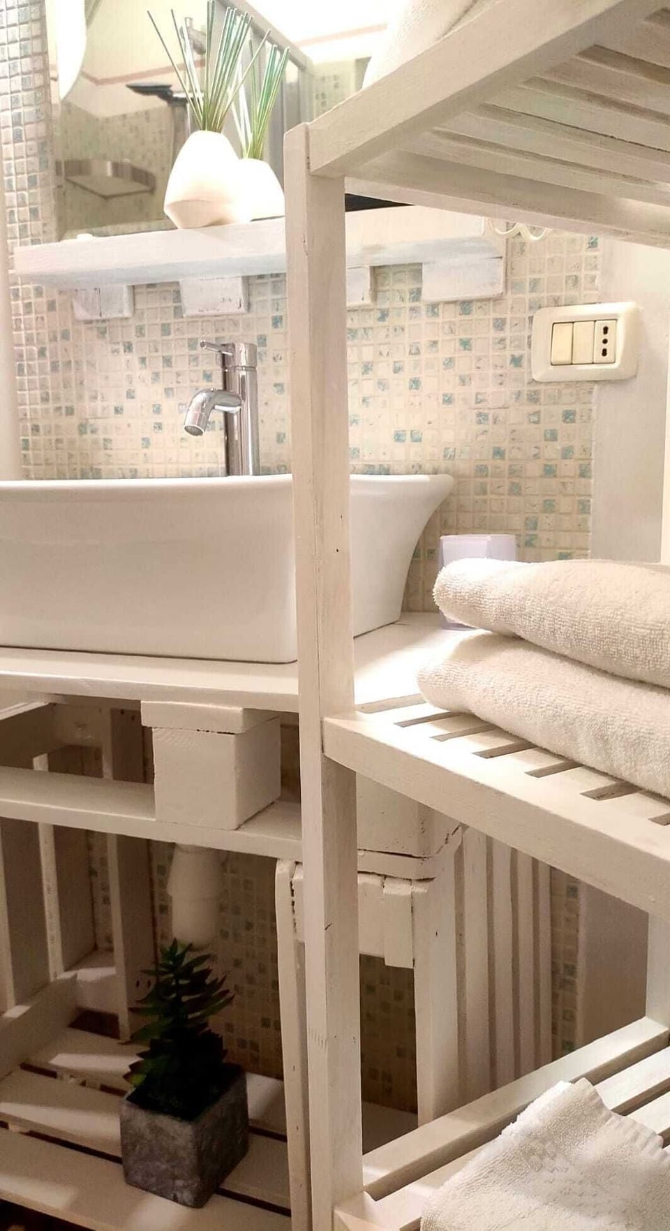 Double Room | Minibar, blackout drapes, cribs (free), WiFi (free)