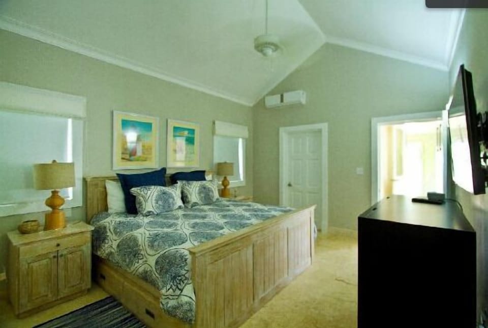 Villa | 4 bedrooms, in-room safe, iron/ironing board, free WiFi