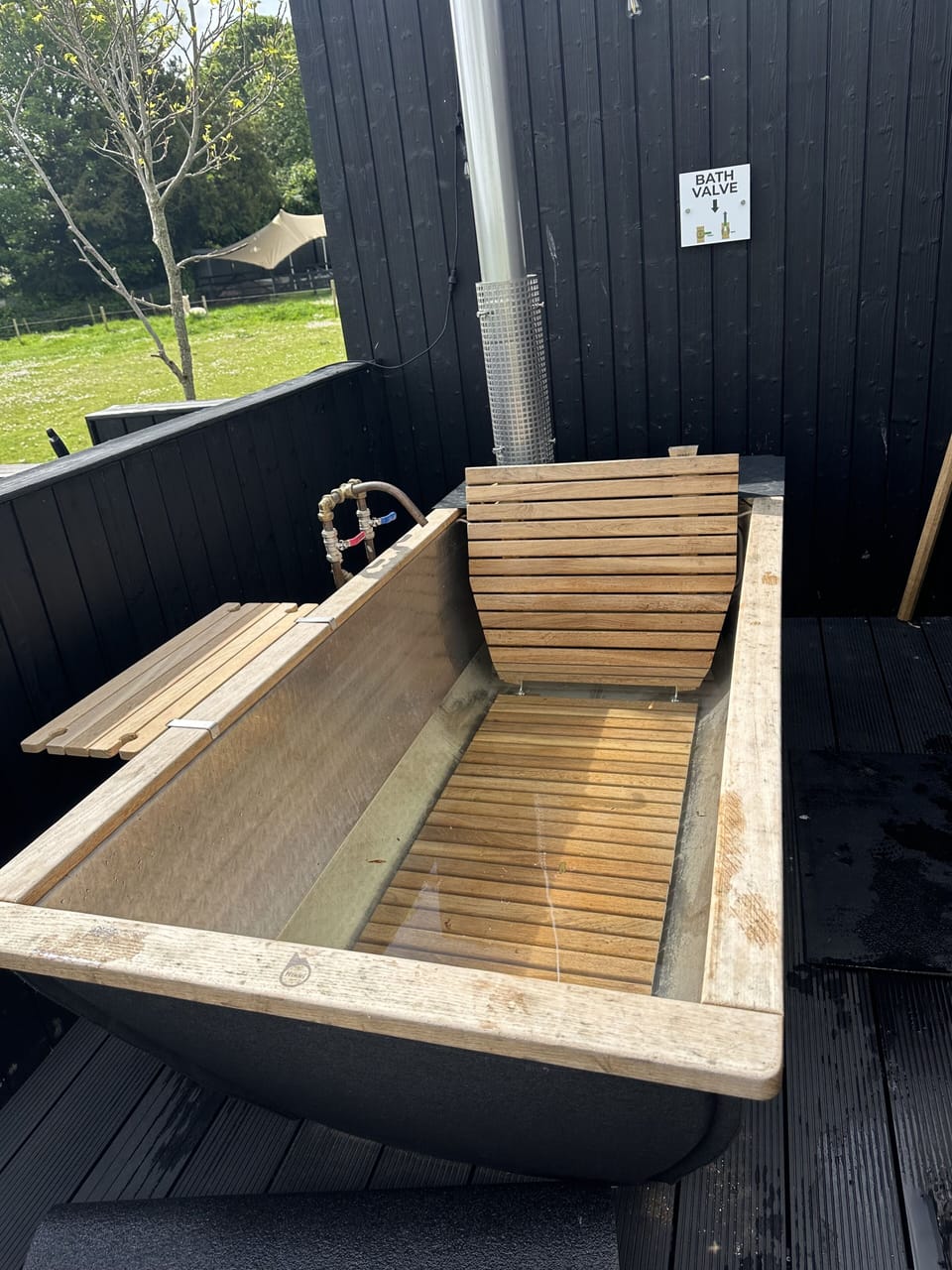 Outdoor Bath at Decoy Country Cottages