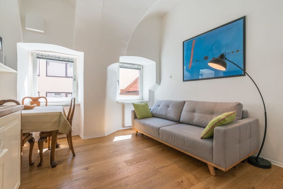 Apartment Barrio Alto - living and dining area
