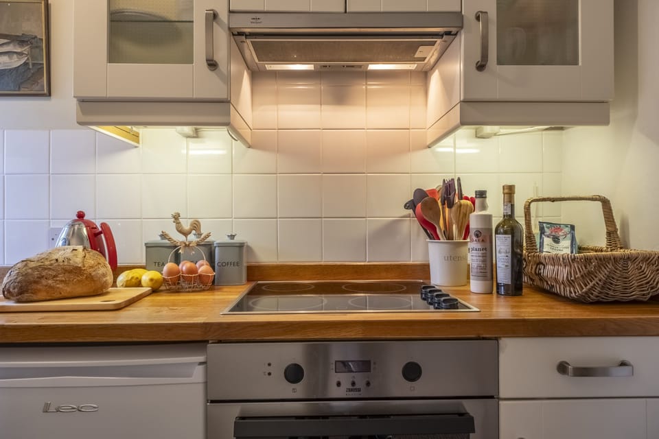 Electric oven and hob