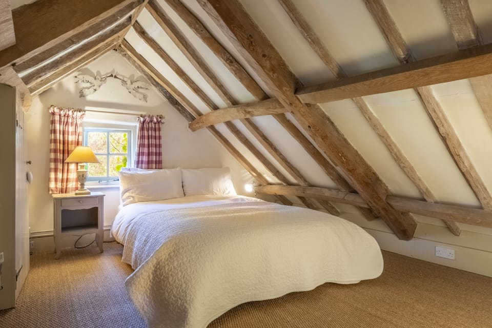 Enjoy the comfort of the 5' king-size bed