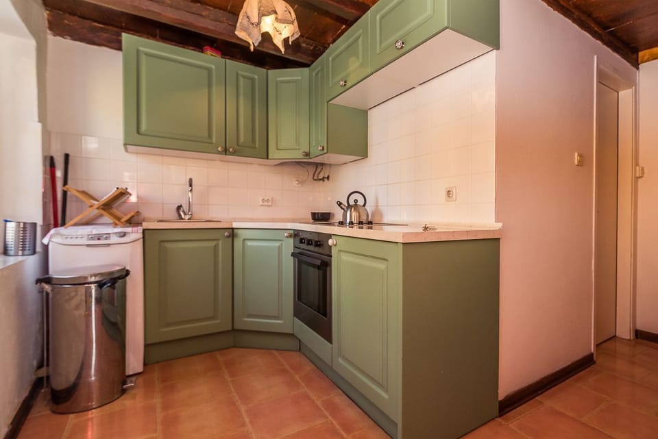 Little Vista - kitchen