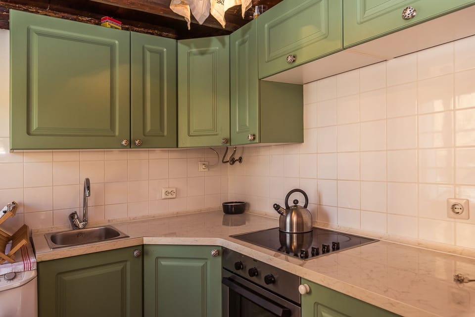 Little Vista - kitchen