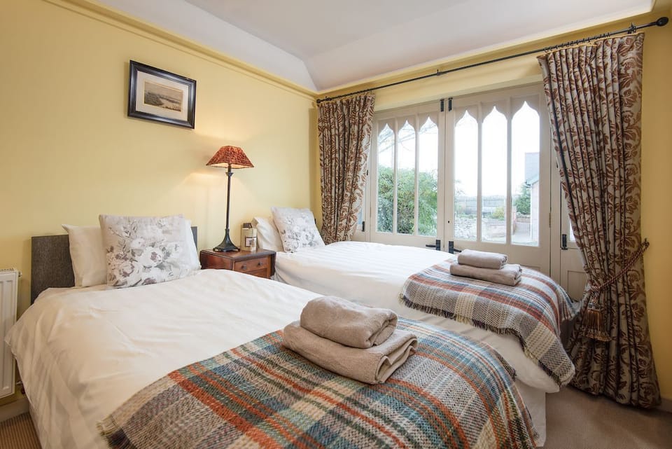 The Cottage - bedroom two with twin beds