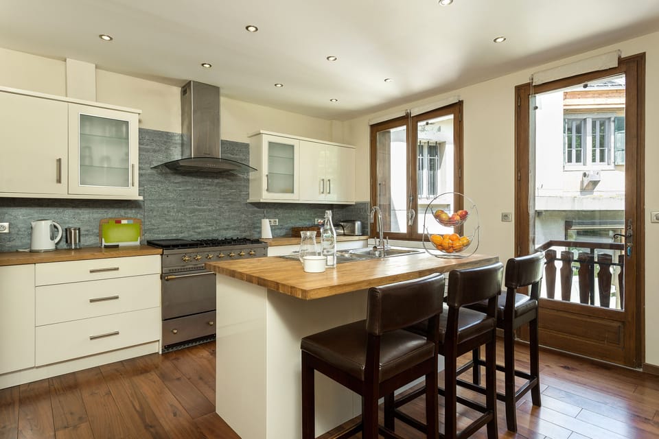 Breakfast Bar
