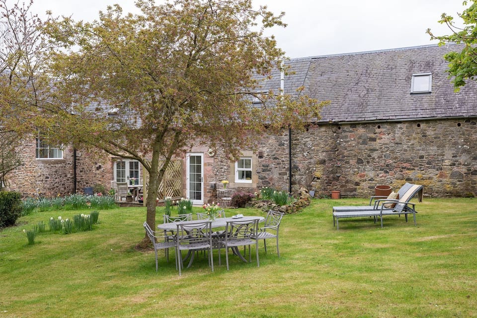 The Wheel House - large open shared garden with garden furniture