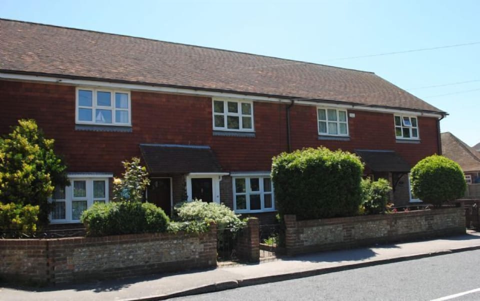 2 Walled Garden Cottages - 5 minutes to the beach!