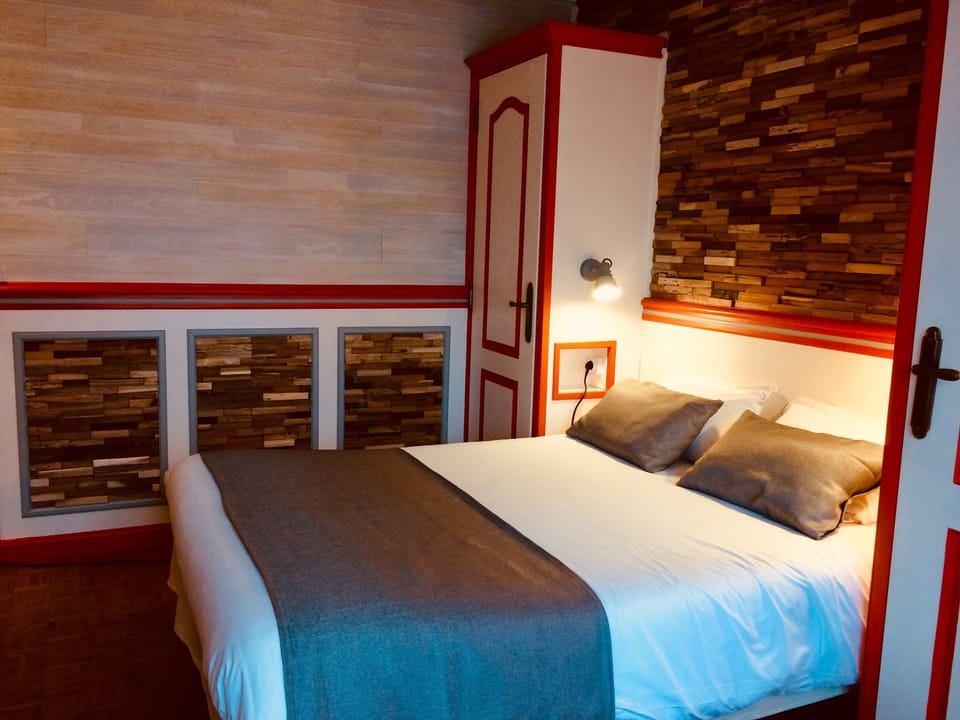 Comfort Double Room, Private Bathroom, Garden View (Alienor)