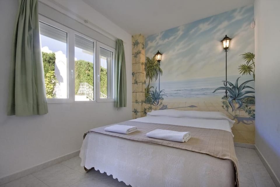 Bedroom with double bed