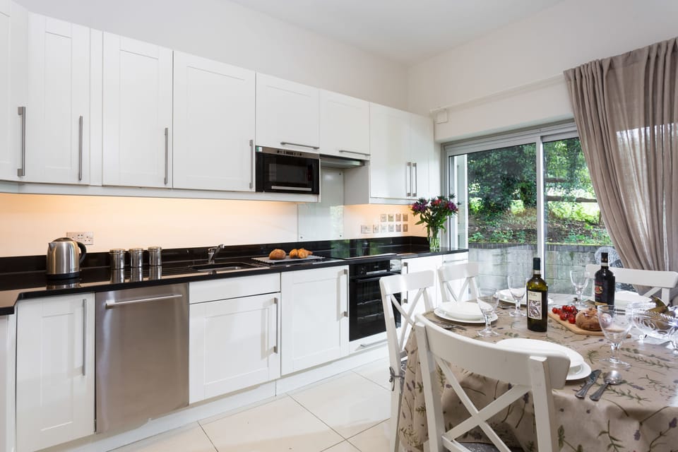 Well-equipped kitchen with a dining table seating four guests