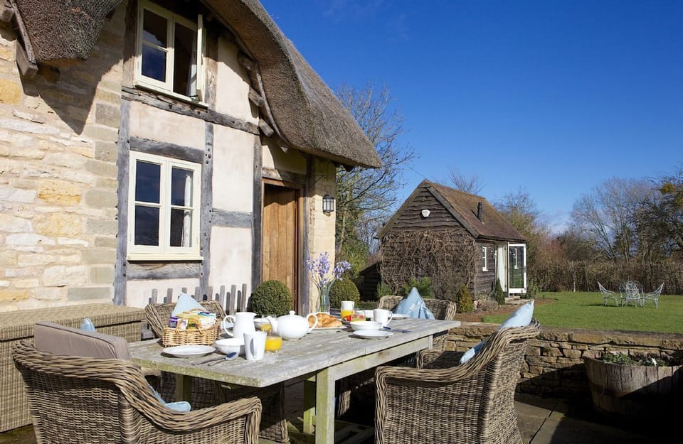 Field Cottage with the Garden Room beyond