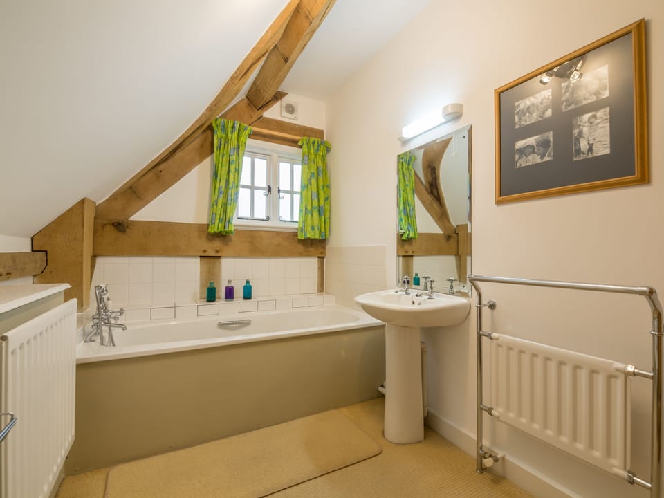 First floor: Spacious bathroom