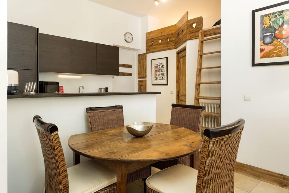 Kitchen / Dining Area