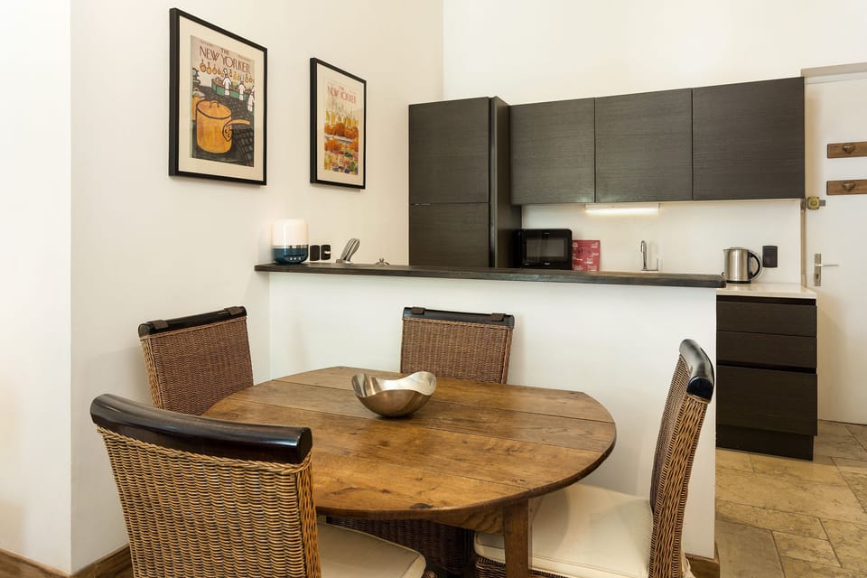 Kitchen / Dining Area