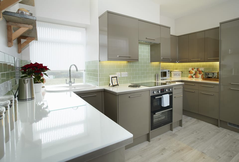 Stella, Nash Point Lighthouse: Fully-equipped kitchen
