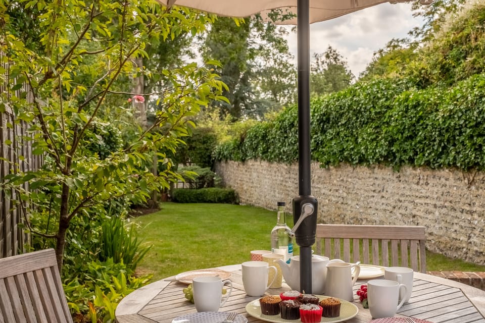 Pretty, enclosed rear garden