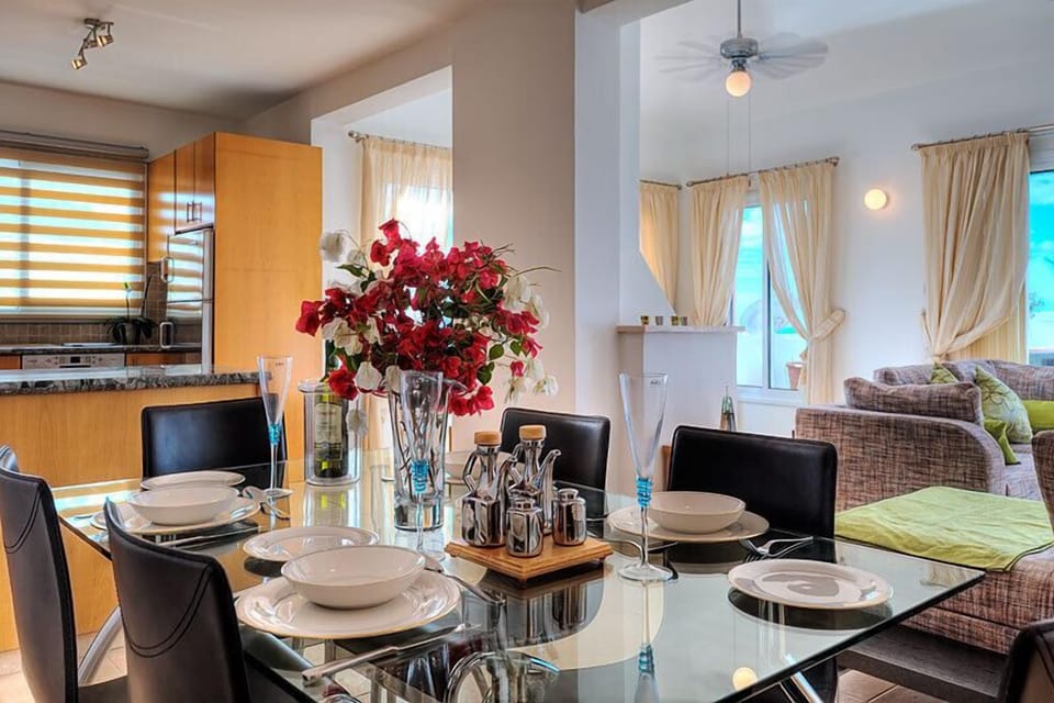 Entertain the family and dine in on the large 6 seater dining table.
