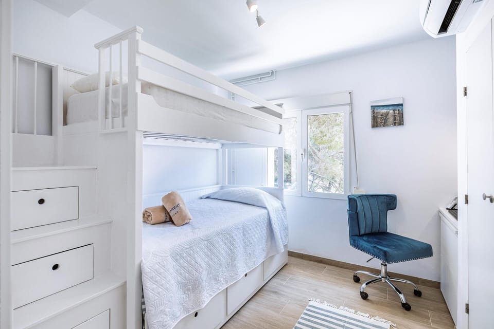 Bedroom with bunk bed