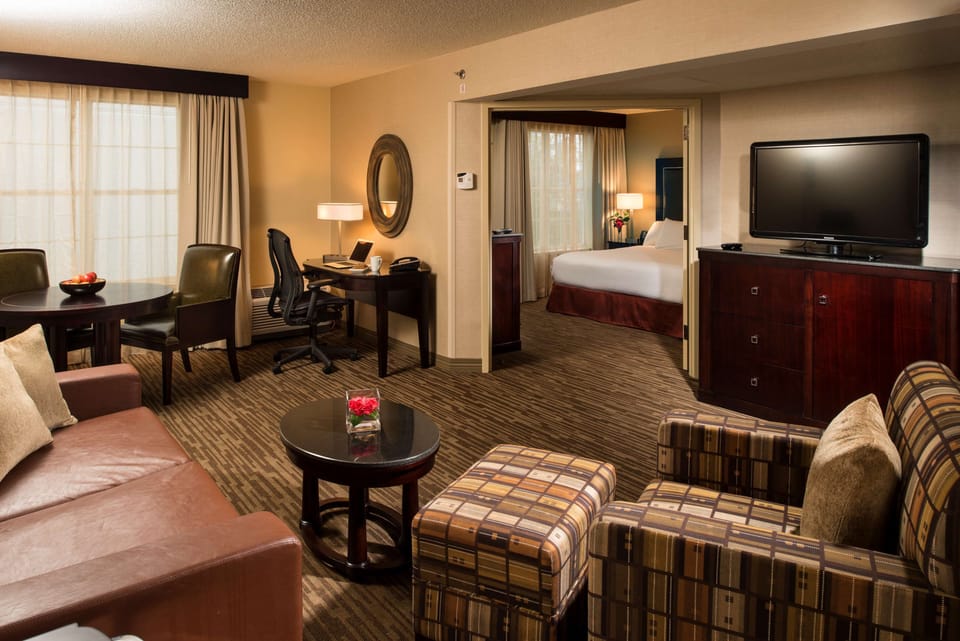 Suite, 1 Bedroom, Non Smoking | Living area | 47-inch TV with satellite channels, pay movies