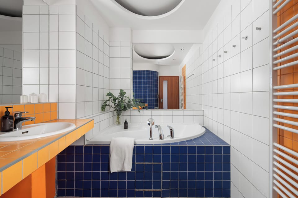 Luxury Apartment, 3 Bedrooms | 3 bedrooms, laptop workspace, soundproofing, iron/ironing board
