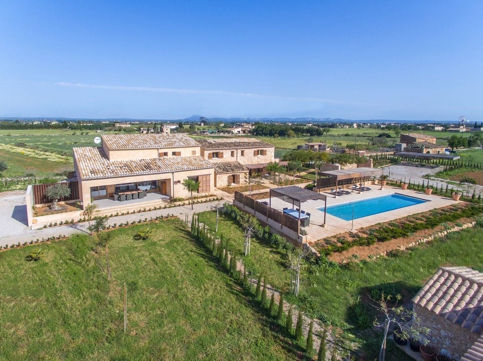 Aerial view of the very elegant holiday rental villa Sa Sinia Vella in Es Trenç, Mallorca, with its swimming pool and its natural surroundings, very relaxing due to its isolated location and surrounded by nature.