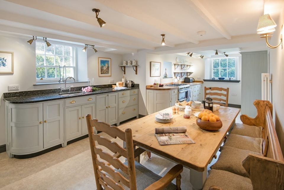 Abbey House - the spacious kitchen with dining space