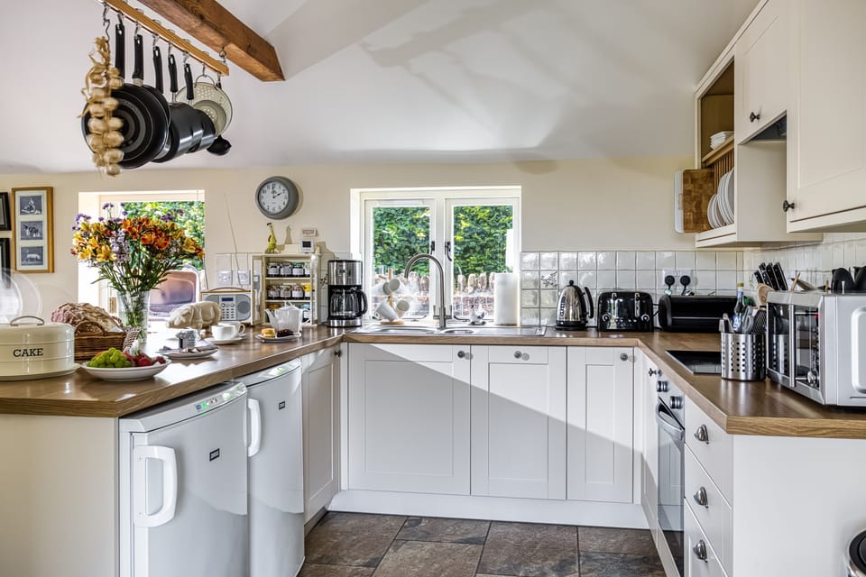 The well-equipped kitchen