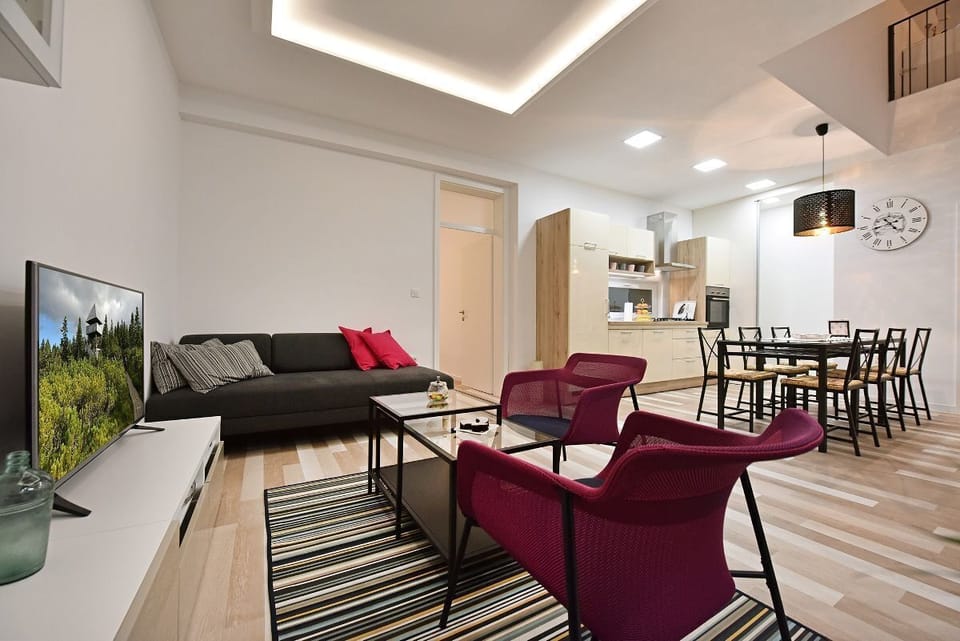 Apartment Tivoli Park - living room