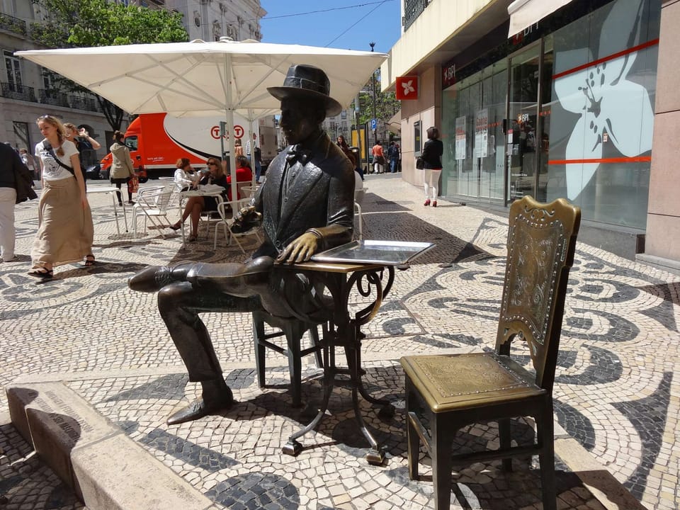Surroundings Chiado district at 6 minutes walking, 500 meters away
