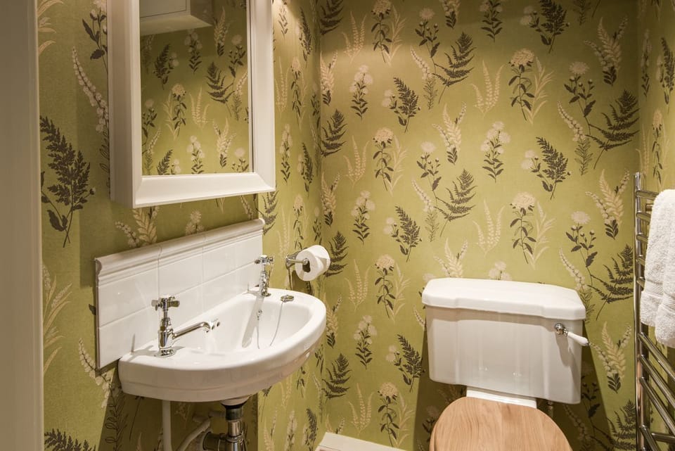 Williamston Barn & Cowshed - cloakroom