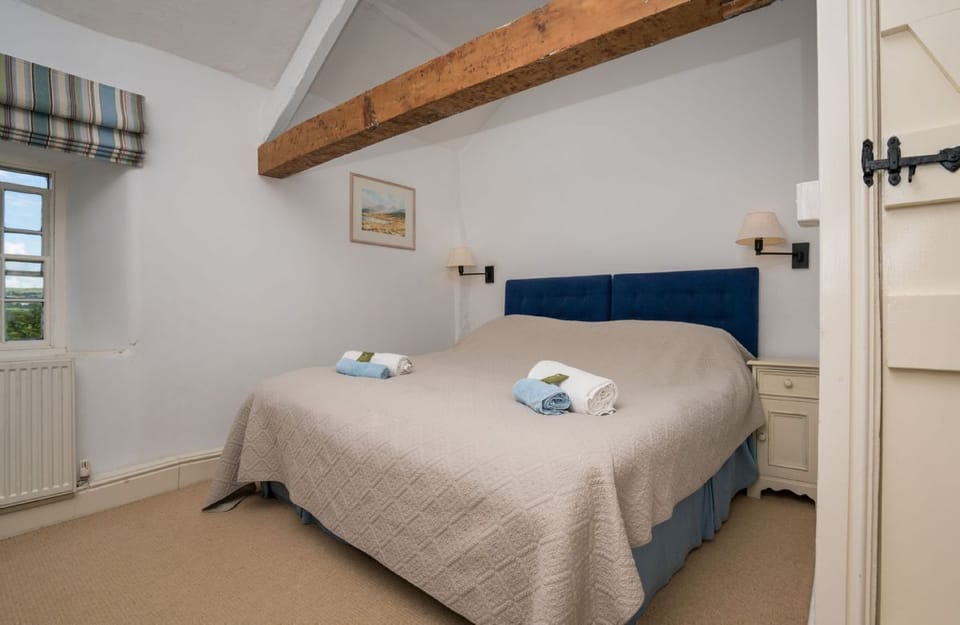 First floor: Twin/double bedroom with 3' zip and link beds which can be converted into a 6'