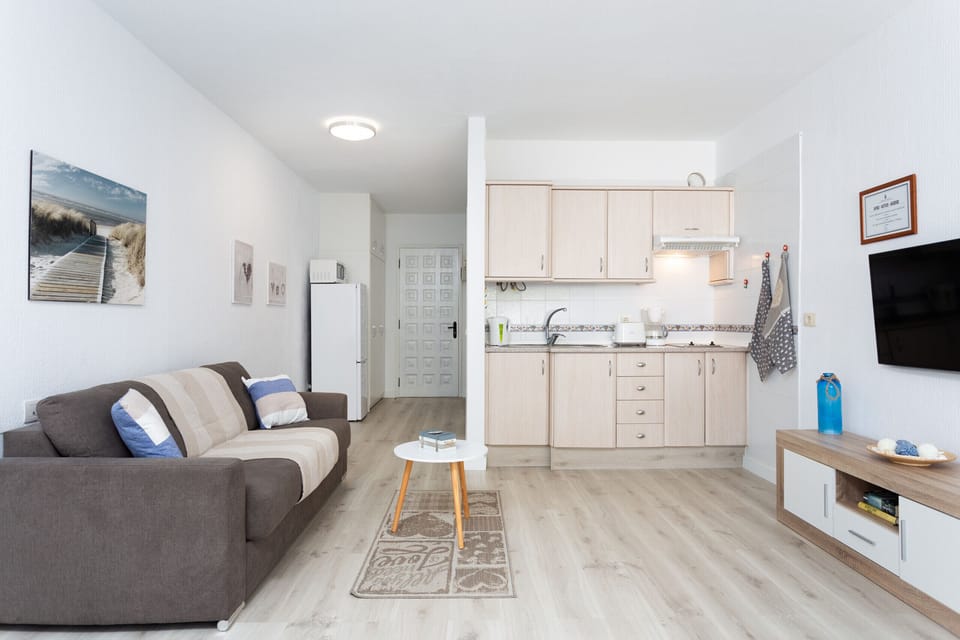 Living and kitchen area