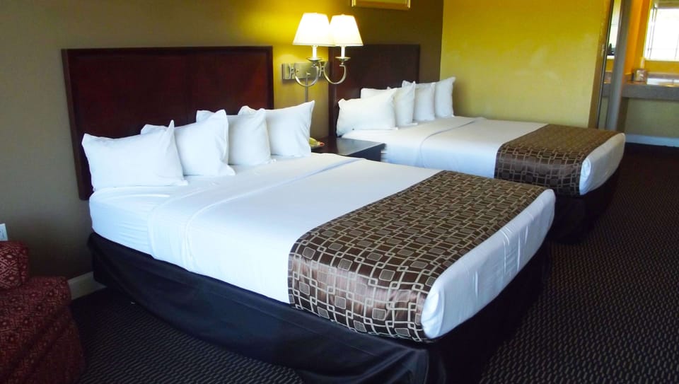 Blackout drapes, free WiFi, bed sheets