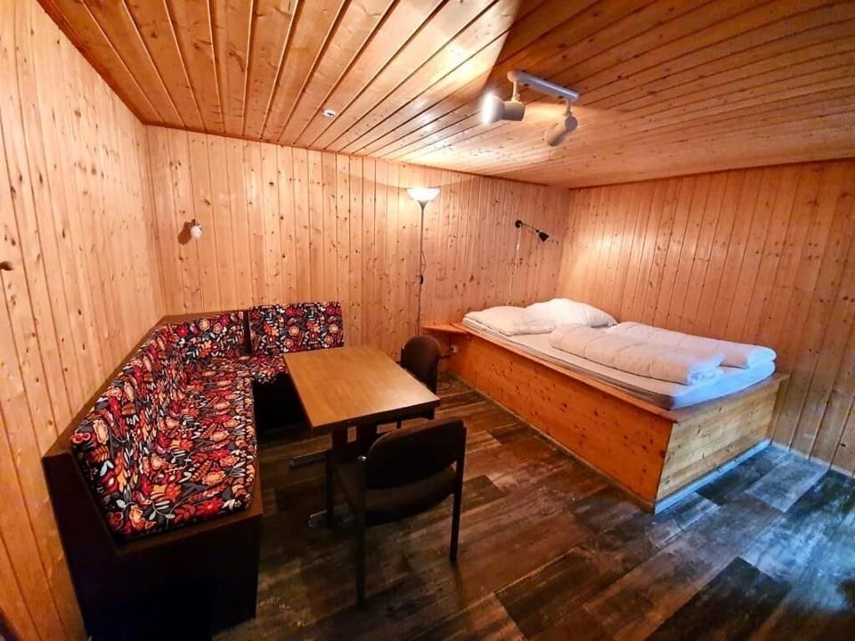 Rollaway beds