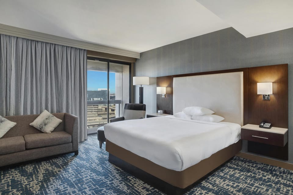 Junior Suite, 1 King Bed | Premium bedding, pillowtop beds, desk, laptop workspace
