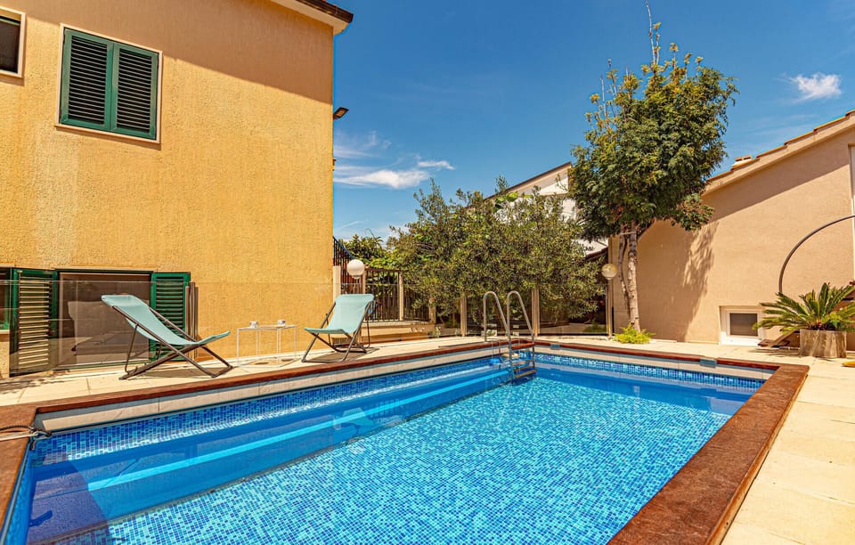 pool